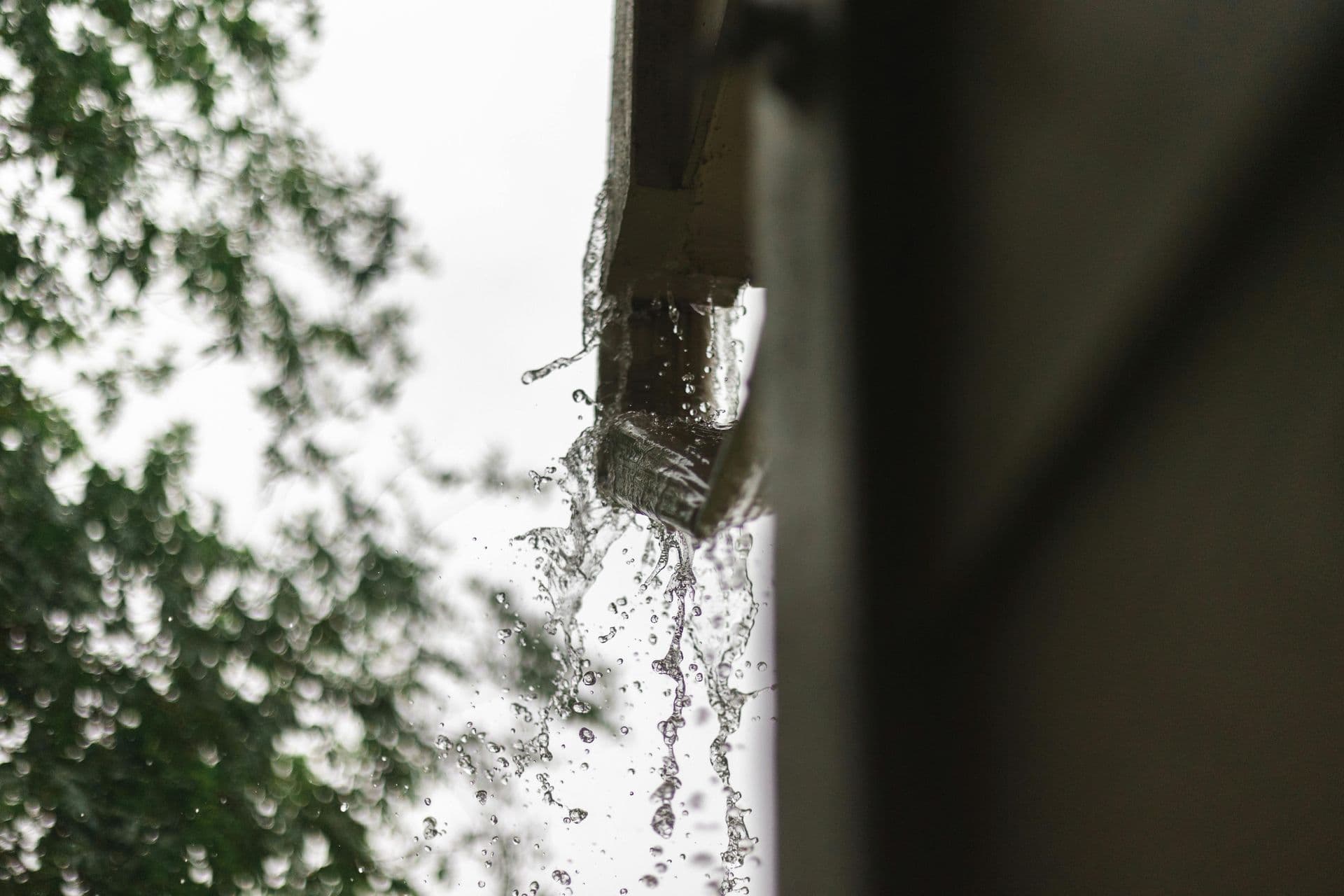 Rainwater draining cleanly through a seamless gutter