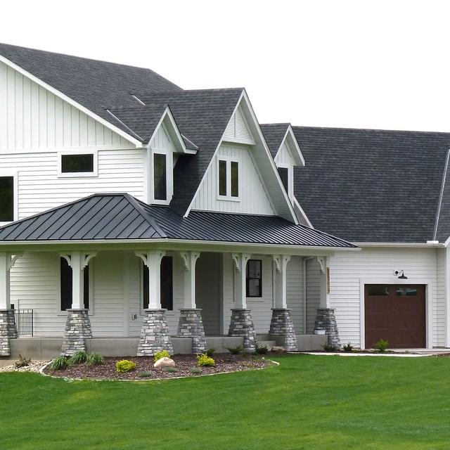 EDCO Entex Glacier White steel siding install on a Rogers, MN home
